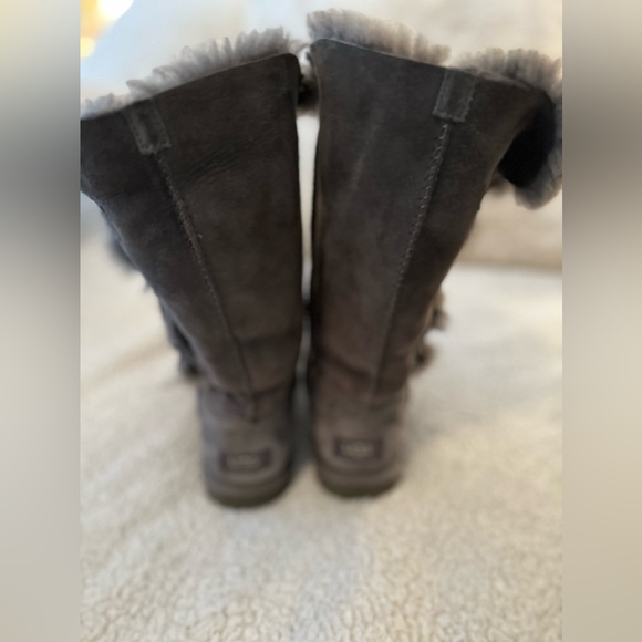 UGG Button Triplet Tall Gray Size 7 - Picture 2 of 4